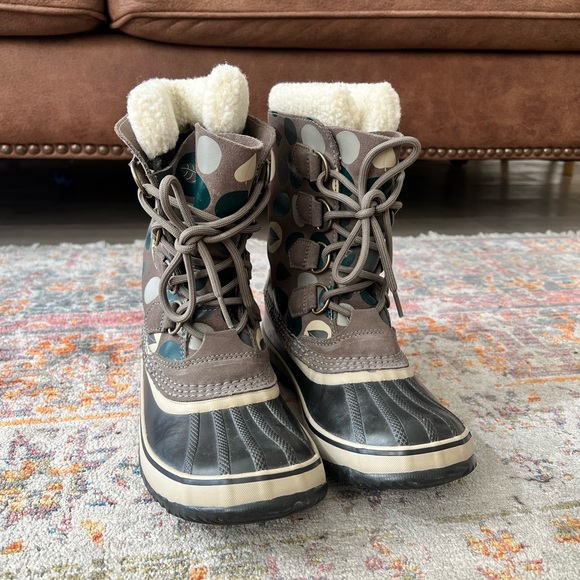 Sorel Waterproof Snow Boots Size 7 - Picture 2 of 5